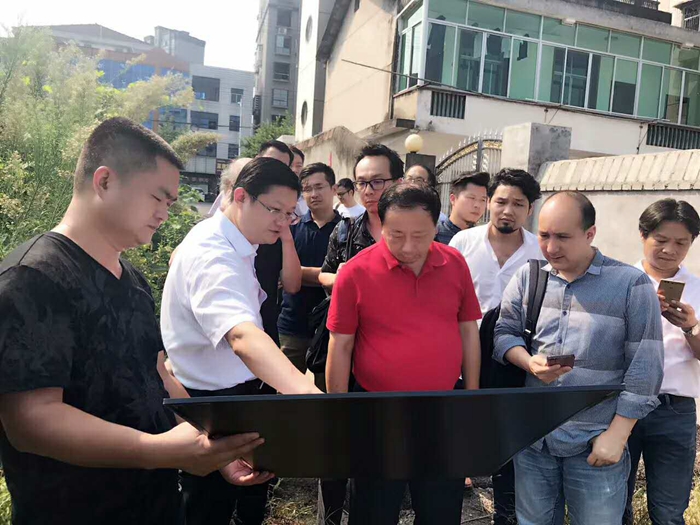 考察漢壽濱湖特色街、荊楚路棚改及新城開發等商業開發項目